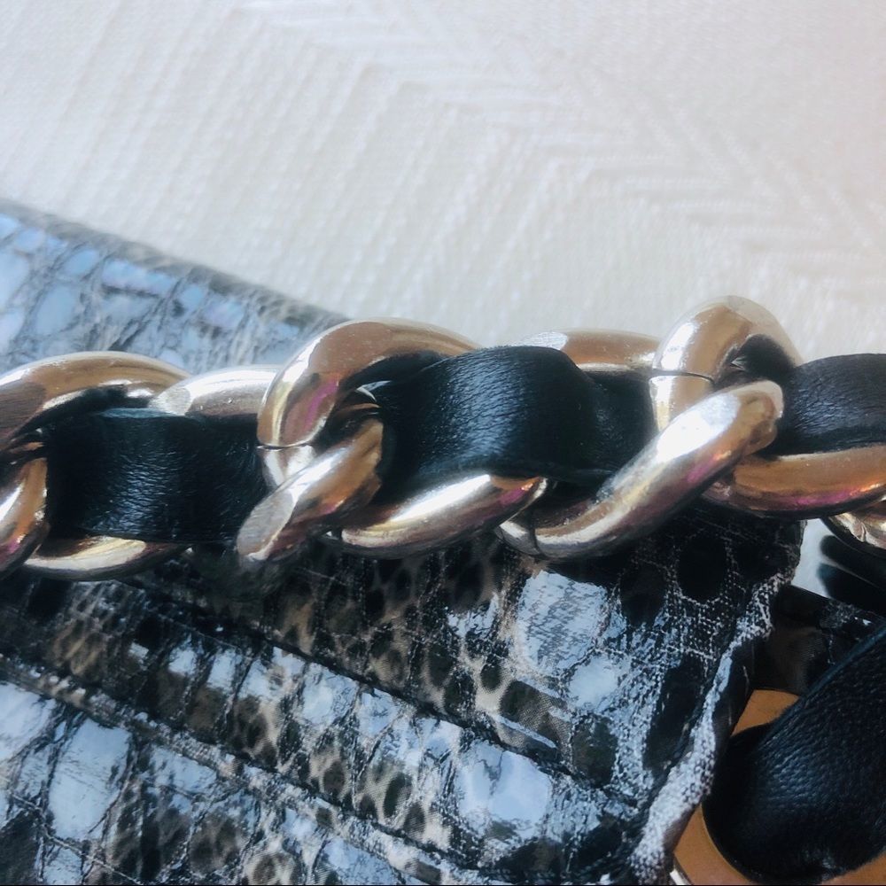 PRICE⬇️Stuart Weitzman Leather Reptile Emboss Bag🌺 - Picture 8 of 13